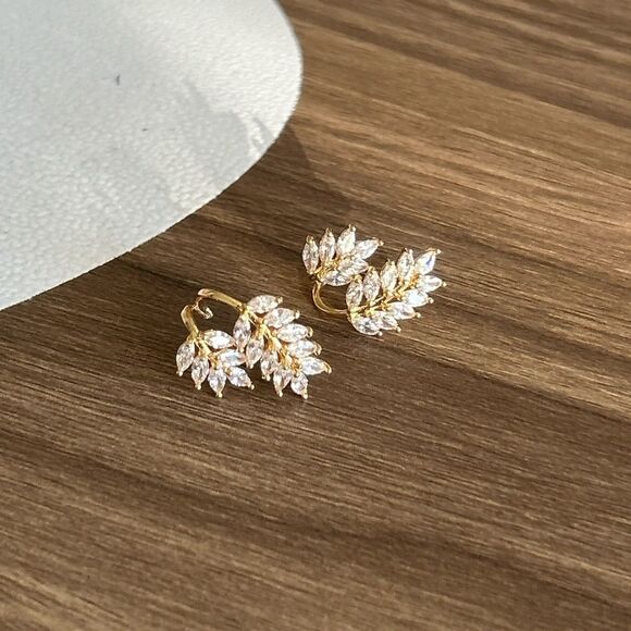 Gold and Silver Leaf Earrings Q323 - Picture 4 of 5